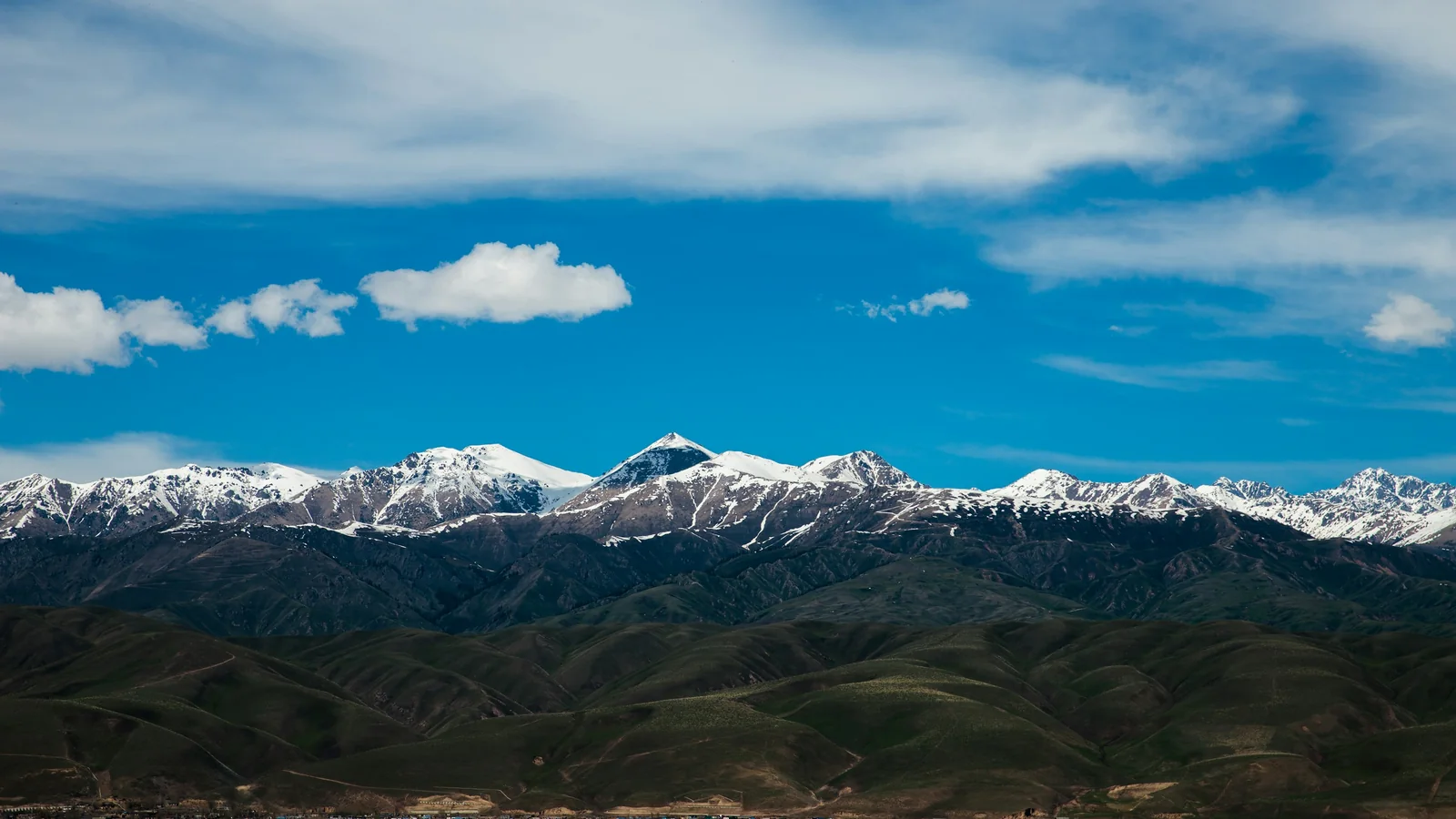 Mountains beyond the Nalati grasslands