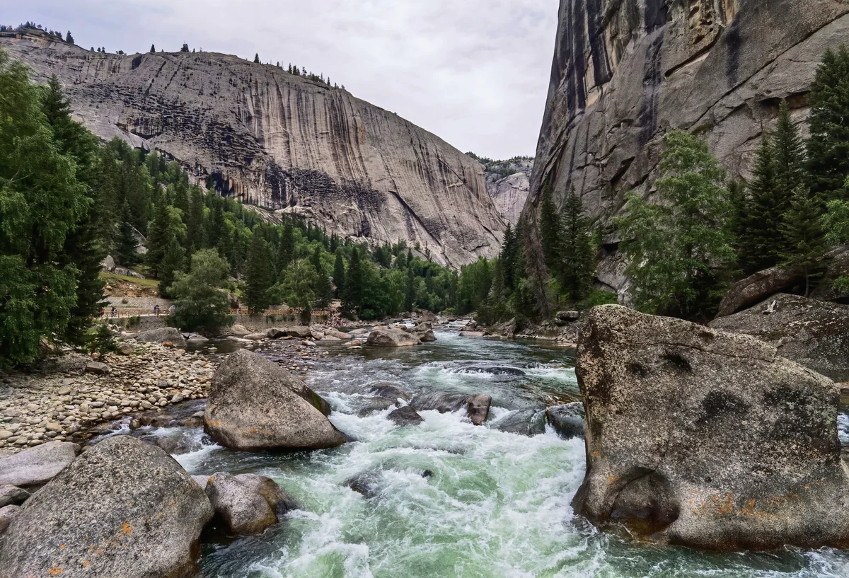 Koktokay · Clear water and granite cliffs in the Irtysh Grand Canyon