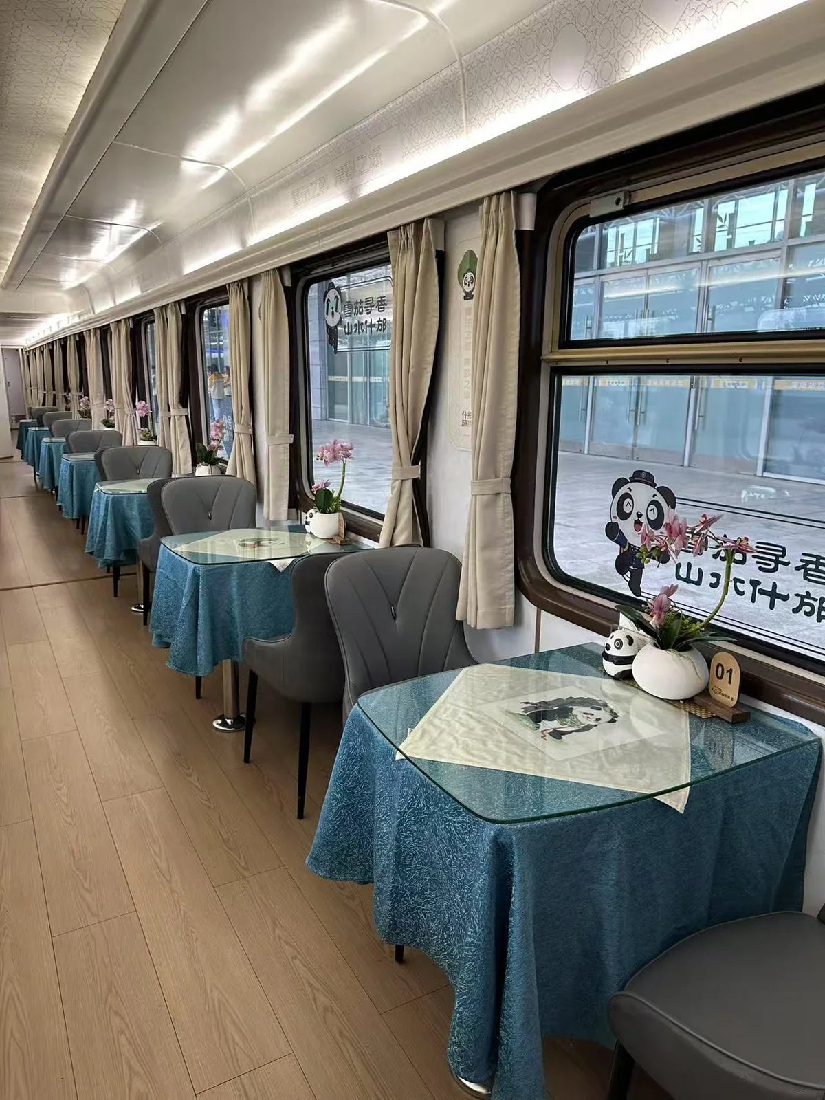 Panda Dining Car · Product photograph