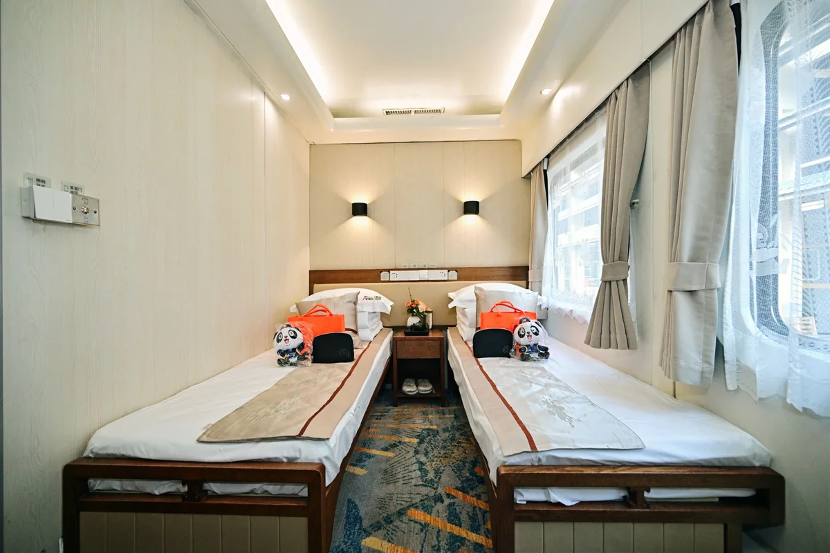 Panda Yuefu · Product photograph
