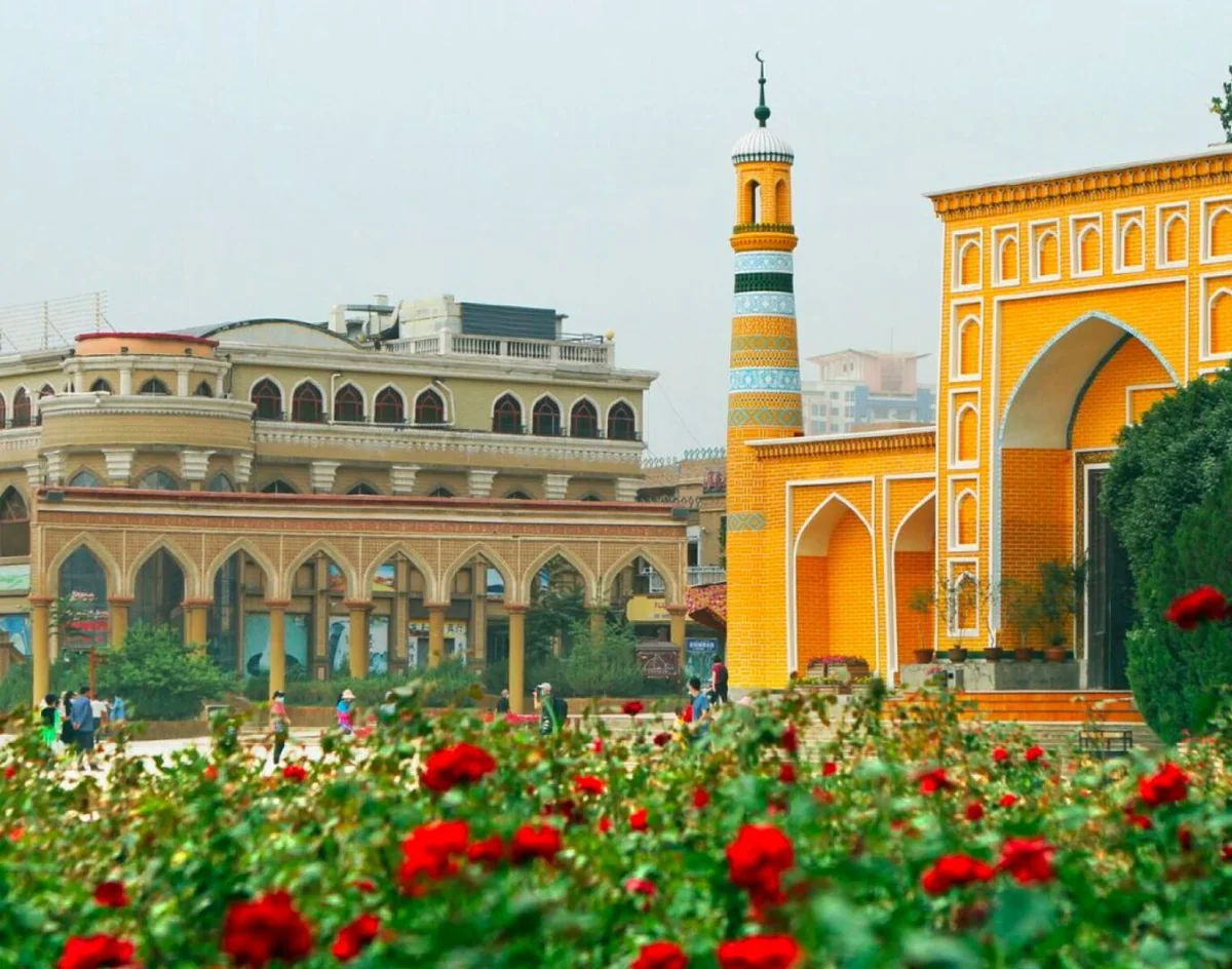 Kashgar Old City · Flowers and neighbourhood architecture