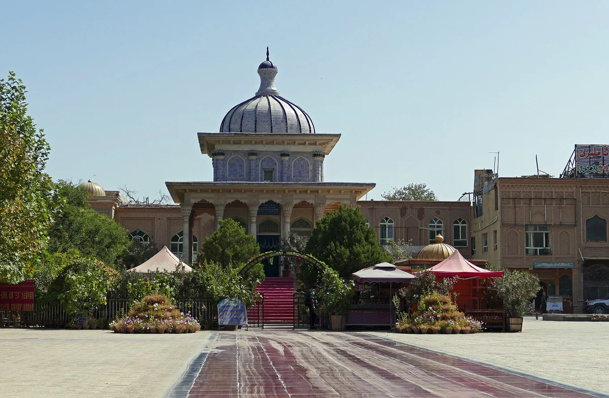 Amanisa Khan Mausoleum, Yarkand · Blue dome and facade, photographed in 2015