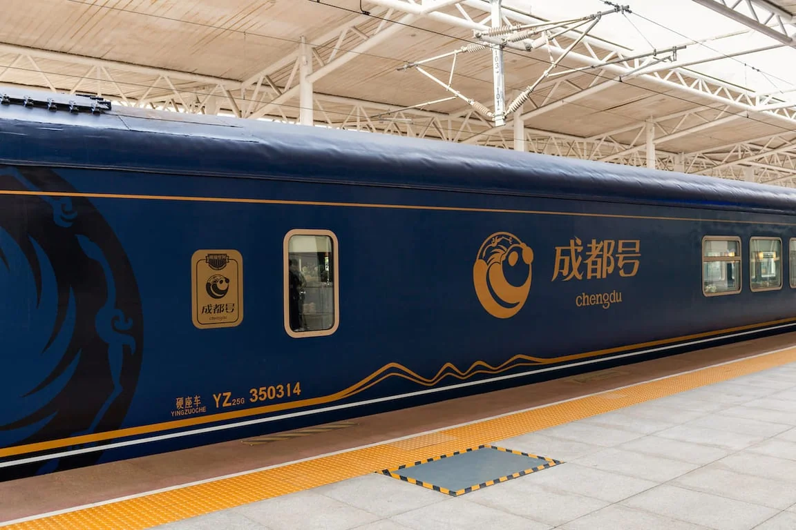 The blue-and-gold Chengdu train