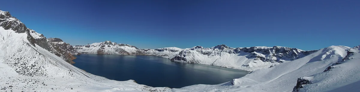 Changbai crater lake · Winter panorama; seasonal views and viewpoints vary