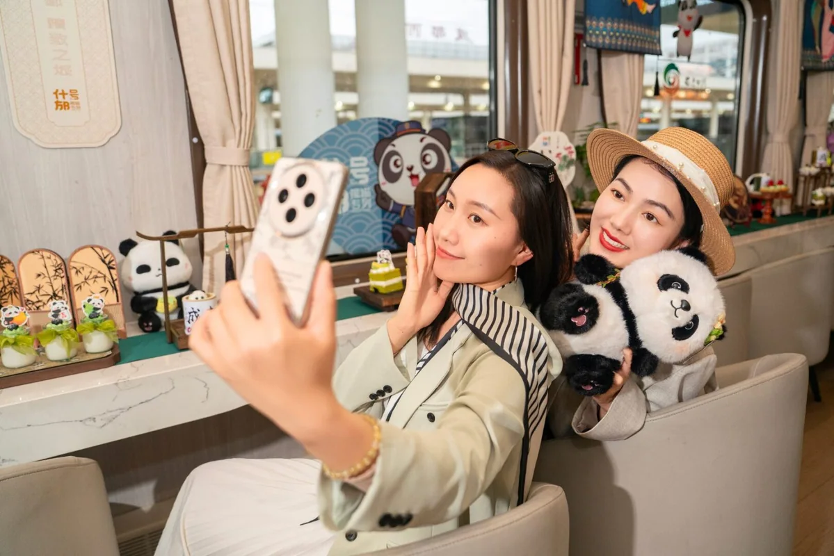 Panda Train · Shifang