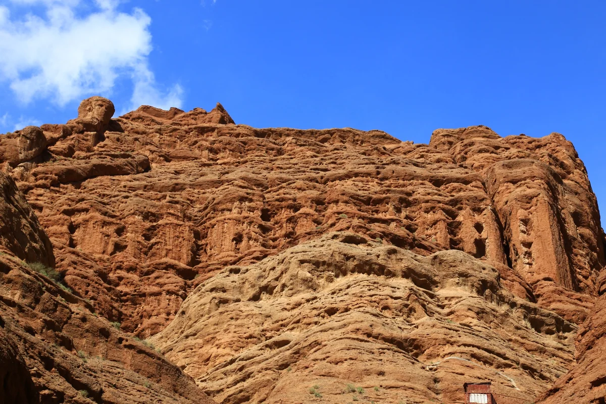 Layered red cliffs reveal the textures of Kuqa’s Tianshan Grand Canyon.