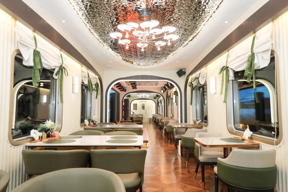 Dining Car · Product photograph