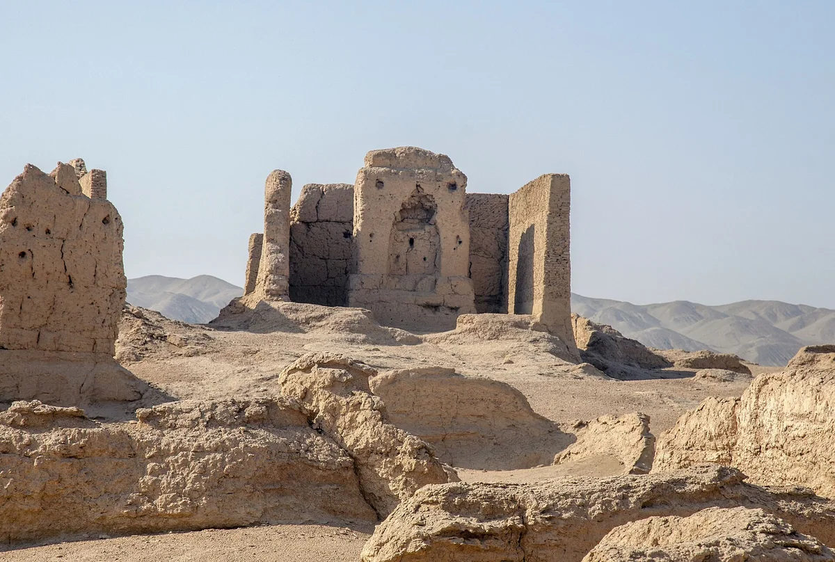 Jiaohe Ancient City · Earthen architectural remains