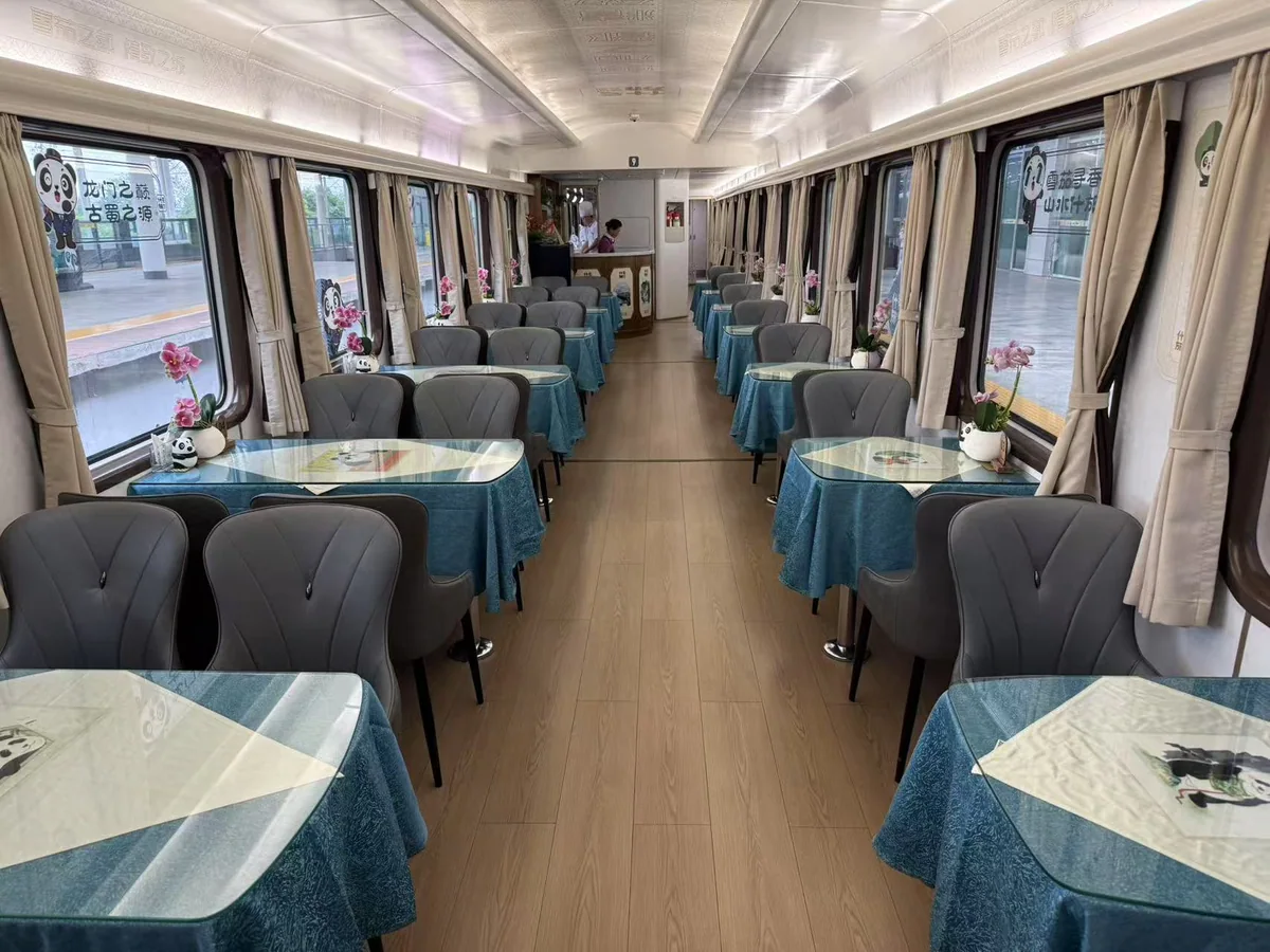 Panda Dining Car · Product photograph
