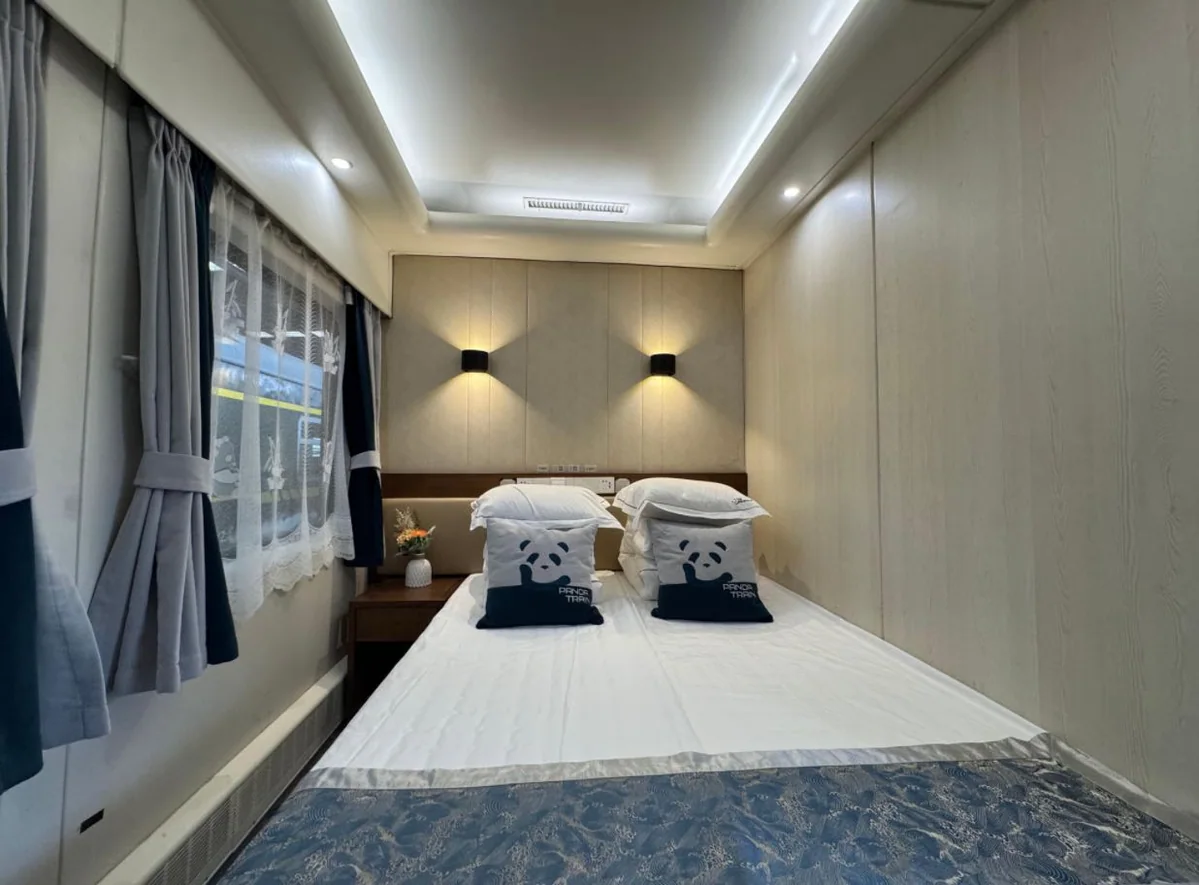 Panda Yuefu · Product photograph